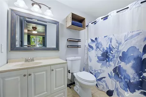 Bath - 402 Johnson St, Enumclaw, WA 98022 photo 2 of 2