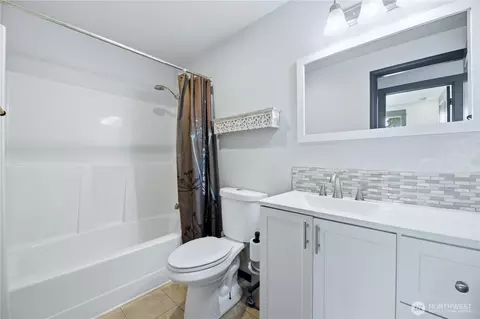 Bath - 402 Johnson St, Enumclaw, WA 98022 photo 1 of 2
