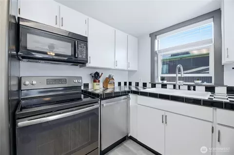 Kitchen - 402 Johnson St, Enumclaw, WA 98022 photo 2 of 2