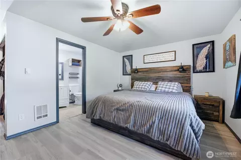 Bedroom - 402 Johnson St, Enumclaw, WA 98022 photo 2 of 4