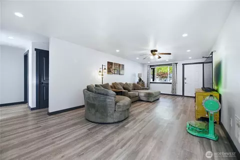 Living - 402 Johnson St, Enumclaw, WA 98022 photo 1 of 1