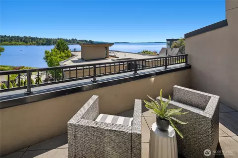 9123 NE Juanita Dr #205, Kirkland, WA 98034