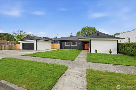 307 S 11th St, Mount Vernon, WA 98274