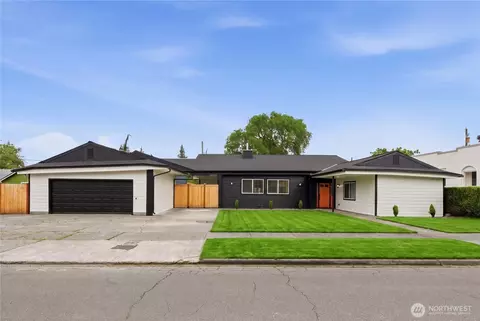 307 S 11th St, Mount Vernon, WA 98274