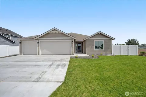 523 N Lessor Loop, Moses Lake, WA 98837