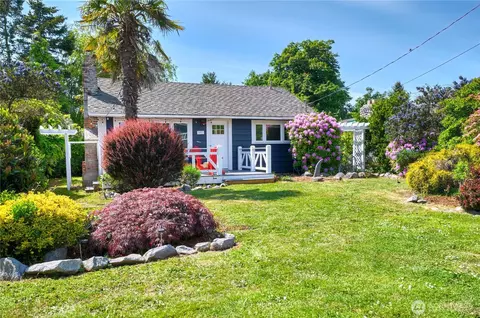 689 Deer Ln, Point Roberts, WA 98281