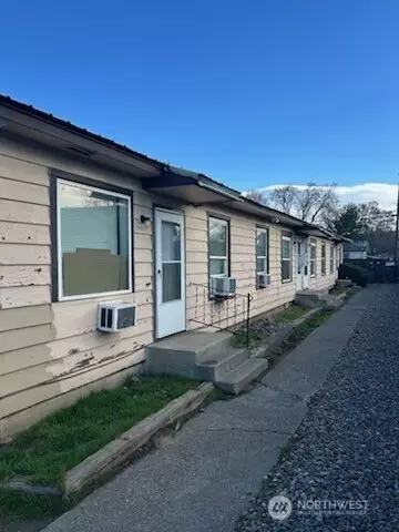 705 N 1st St, Yakima, WA 98901
