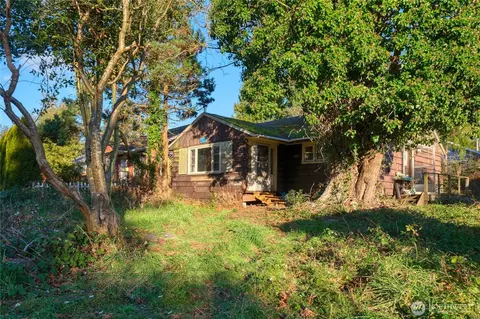 634 S Beach Rd, Point Roberts, WA 98281