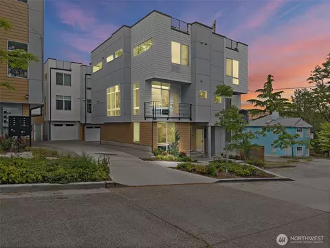 902 N 86th St, Seattle, WA 98103