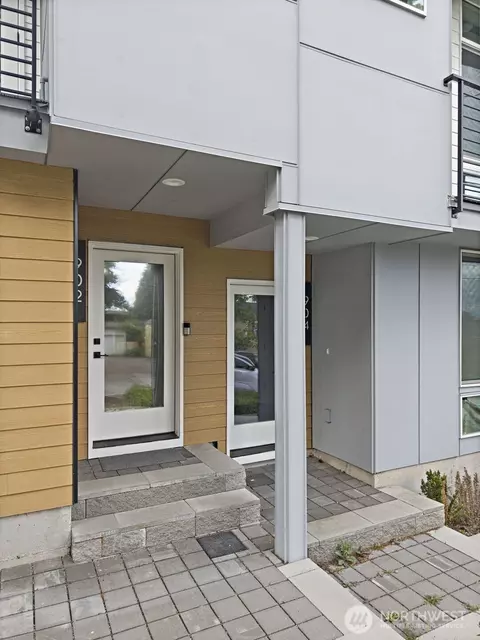 902 N 86th St, Seattle, WA 98103