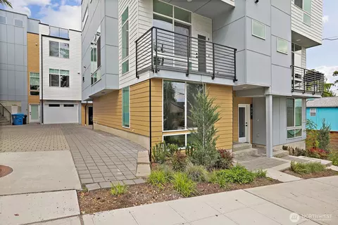 902 N 86th St, Seattle, WA 98103