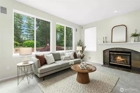 Living - 14708 54th Ave SE, Everett, WA 98208 photo 6 of 6