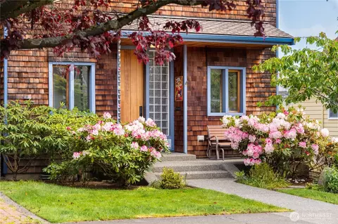 1114 10th St, Anacortes, WA 98221