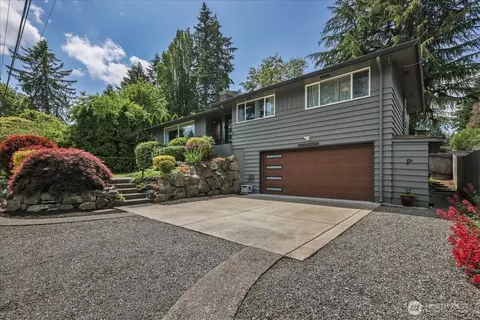 829 Maplewood Ave, Kent, WA 98030