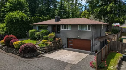829 Maplewood Ave, Kent, WA 98030