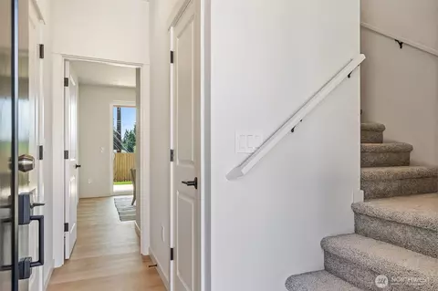 Entry Way - 2312 75th St #B, Everett, WA 98203 photo 1 of 2