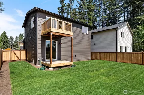 Exterior - 2312 75th St #B, Everett, WA 98203 photo 5 of 5