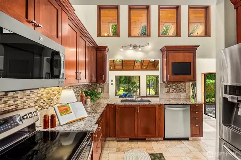 Kitchen - 2208 101st St SE, Everett, WA 98208 photo 2 of 3