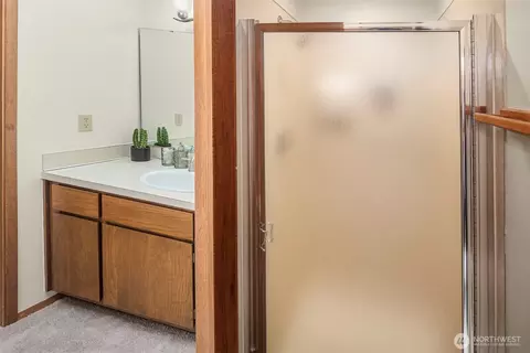 Bath - 2208 101st St SE, Everett, WA 98208 photo 1 of 4
