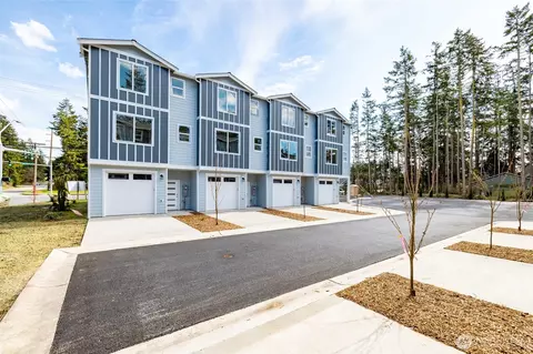 945 NW Heller St #A2, Oak Harbor, WA 98277