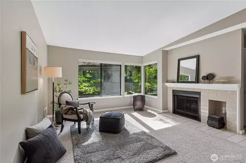 1380 Bellevue Way NE #4, Bellevue, WA 98004