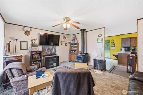 Living - 1320 Lunde Ln, Everson, WA 98247 photo 3 of 4
