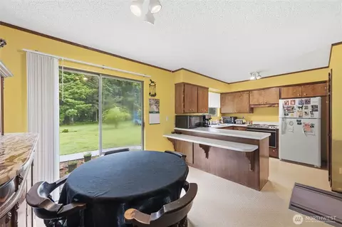 Kitchen - 1320 Lunde Ln, Everson, WA 98247 photo 2 of 3