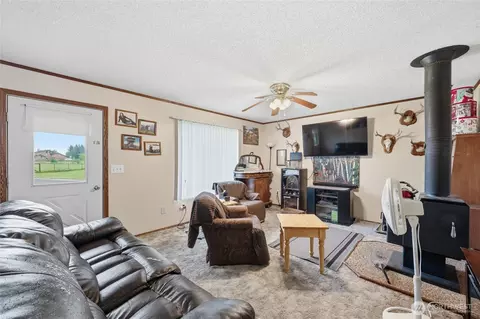 Living - 1320 Lunde Ln, Everson, WA 98247 photo 2 of 4