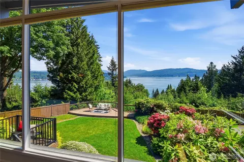 639 W Lake Sammamish Pkwy NE, Bellevue, WA 98008