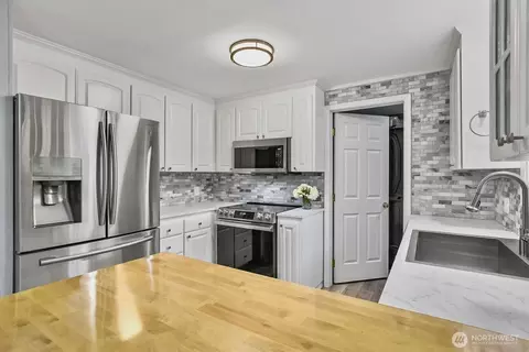 Kitchen - 341 S Lewis St, Monroe, WA 98272 photo 2 of 5