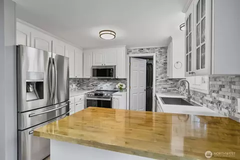 Kitchen - 341 S Lewis St, Monroe, WA 98272 photo 3 of 5