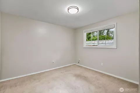 Bedroom - 341 S Lewis St, Monroe, WA 98272 photo 4 of 4