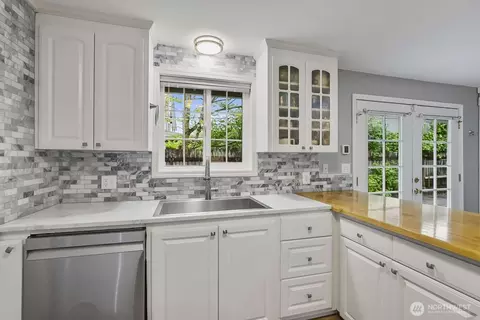 Kitchen - 341 S Lewis St, Monroe, WA 98272 photo 4 of 5