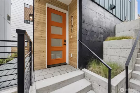 910 15th Ave #C, Seattle, WA 98122