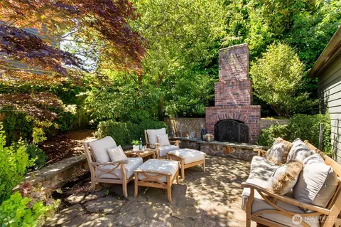 Exterior - 2017 36th Ave W, Seattle, WA 98199 photo 5 of 9