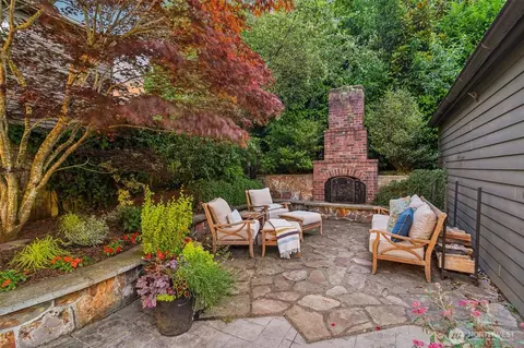 Exterior - 2017 36th Ave W, Seattle, WA 98199 photo 8 of 9