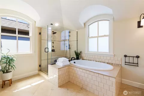 Bath - 2017 36th Ave W, Seattle, WA 98199 photo 2 of 7