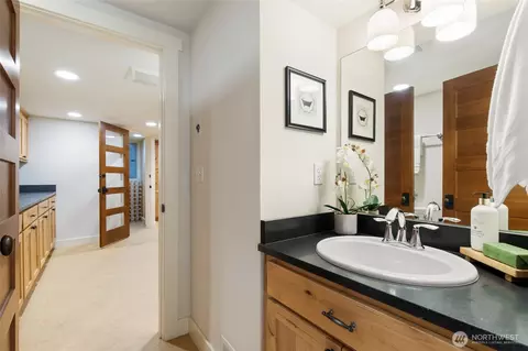 Bath - 2017 36th Ave W, Seattle, WA 98199 photo 6 of 7