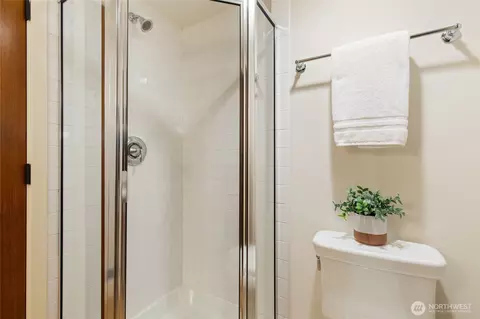 Bath - 2017 36th Ave W, Seattle, WA 98199 photo 7 of 7
