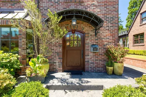 Exterior - 2017 36th Ave W, Seattle, WA 98199 photo 2 of 9