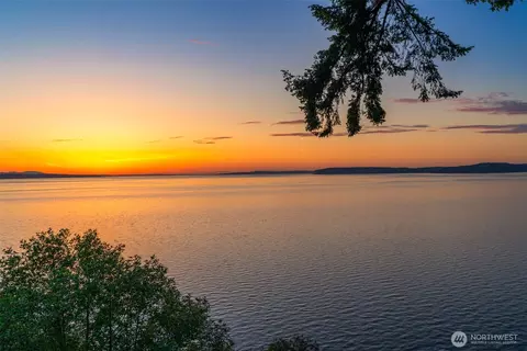 9233 Olympic View Dr, Edmonds, WA 98020