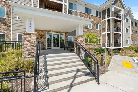 3803 17th St SW #106, Puyallup, WA 98373
