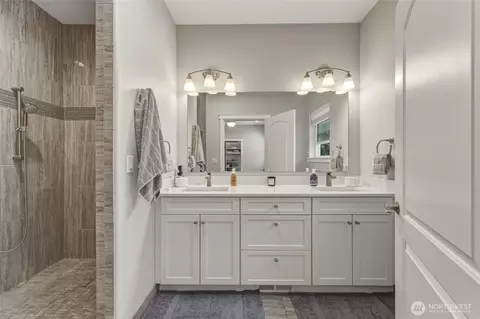 Bath - 724 Juniper St, Walla Walla, WA 99362 photo 1 of 5