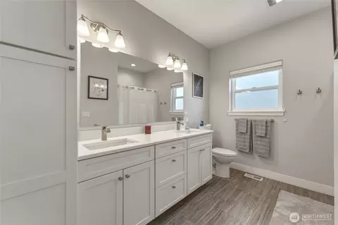 Bath - 724 Juniper St, Walla Walla, WA 99362 photo 4 of 5