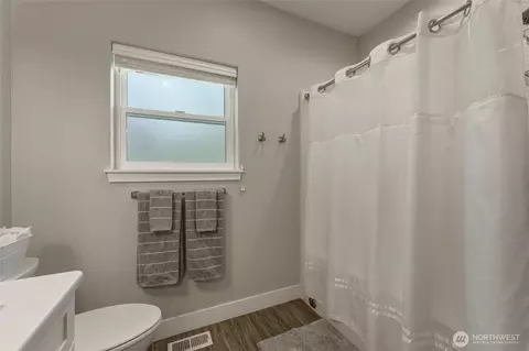 Bath - 724 Juniper St, Walla Walla, WA 99362 photo 5 of 5
