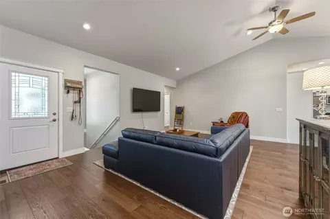 Entry Way - 724 Juniper St, Walla Walla, WA 99362 photo 1 of 3