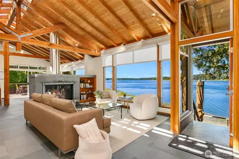 16221 Reitan Rd NE, Bainbridge Island, WA 98110