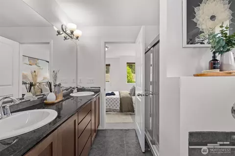 Bath - 16516 2nd Park SE, Bothell, WA 98012 photo 2 of 5