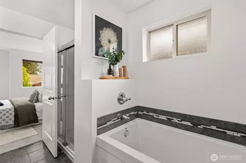 Bath - 16516 2nd Park SE, Bothell, WA 98012 photo 3 of 5