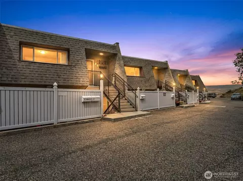 1818 Skyline Dr #32, Wenatchee, WA 98801